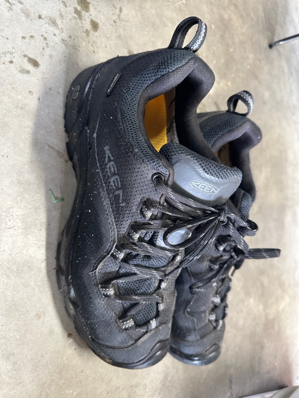 KEEN Black Men’s Low-Cut Hiking Boots